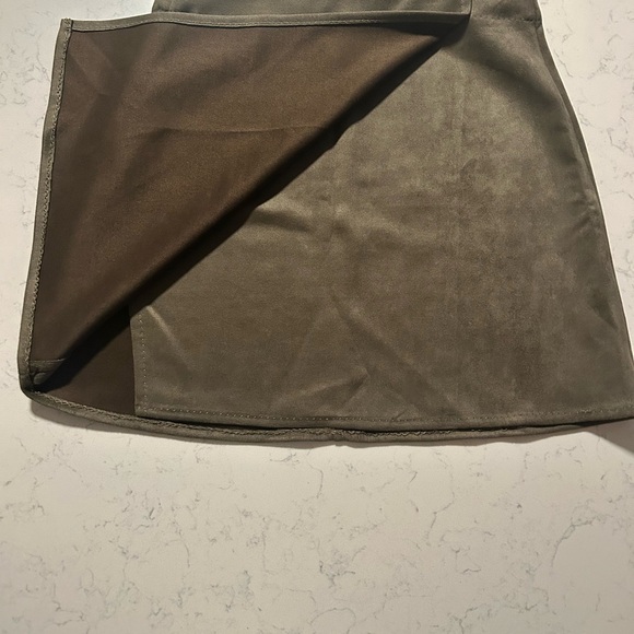 Max Studio London 26”W Faux Suede Wrap Mini Skirt Army Green - Picture 10 of 15